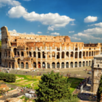 Vista da área do Coliseu de Roma na Itália