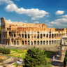 Vista da área do Coliseu de Roma na Itália