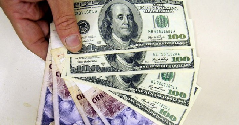Pesos argentinos e dólar BLUE