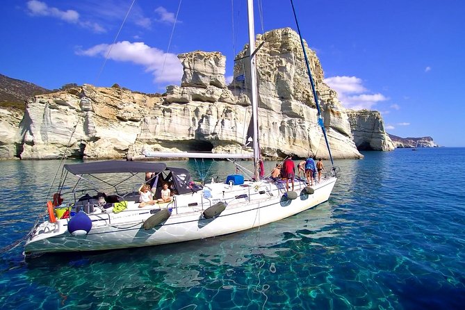 Passeio de barco em Milos