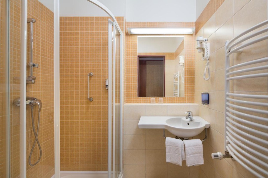 Banheiro do hotel Benczur