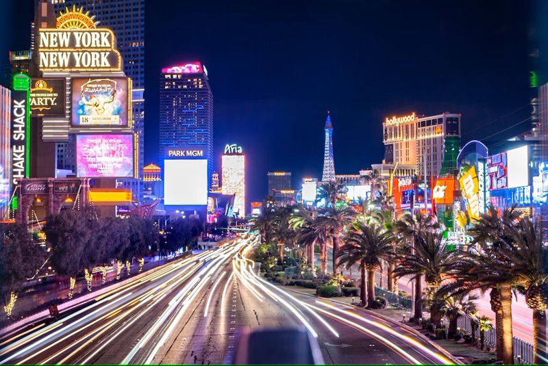 Avenida The Strip em Las Vegas à noite