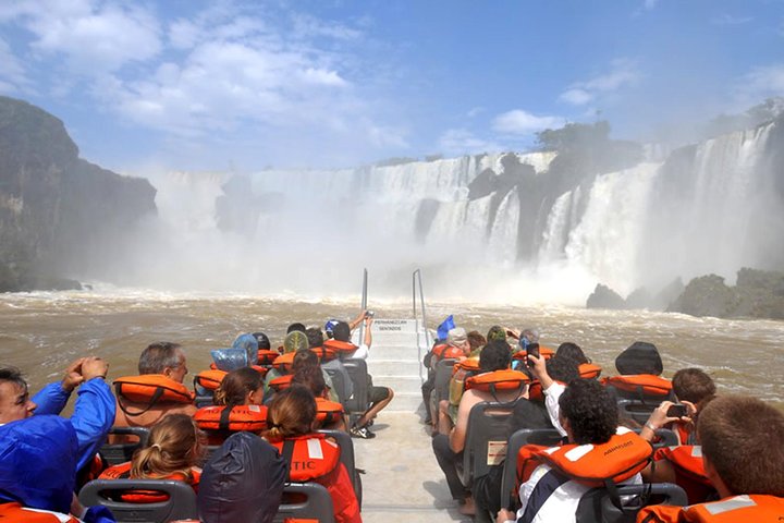 Passeio de barco nas Cataratas de Foz do Iguaçu