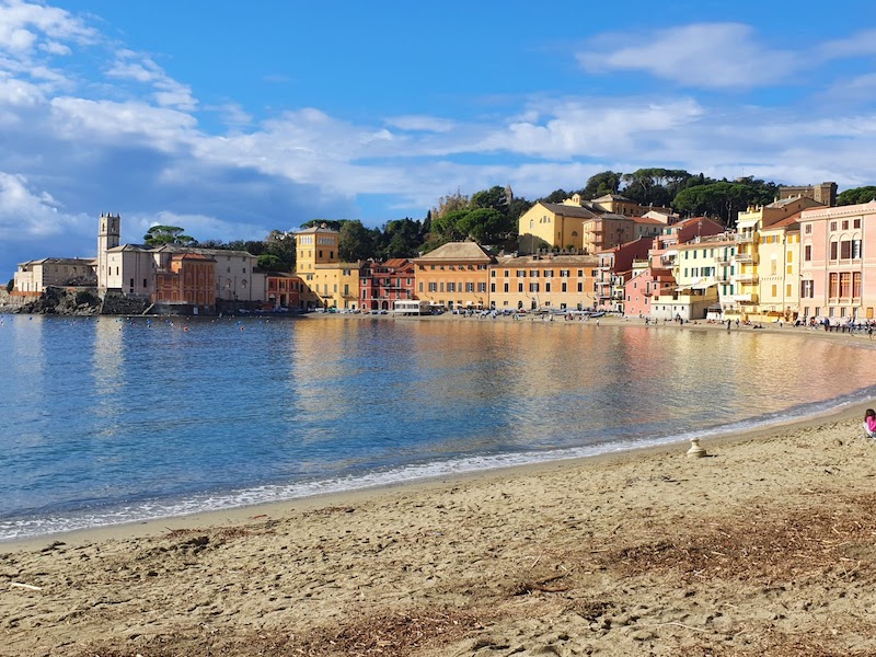 Praia Baia del Silenzio em Sestri Levante