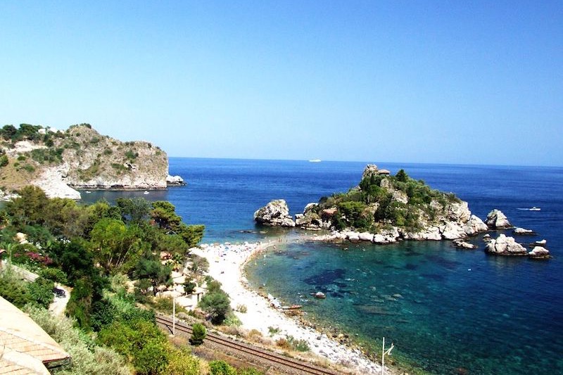 Praia em Taormina na Sicília