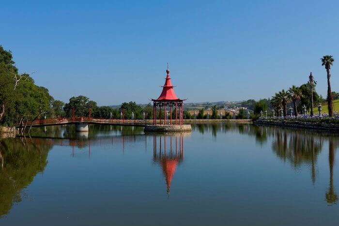 Pagode e lago do Bacalhôa Buddha Eden