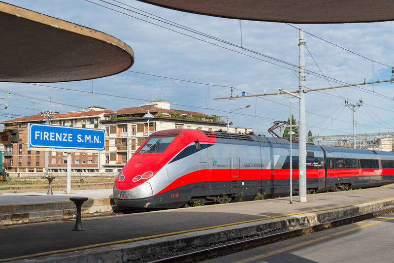 Trem na estação de Florença