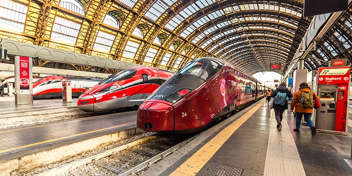 Trem na estação de Milão