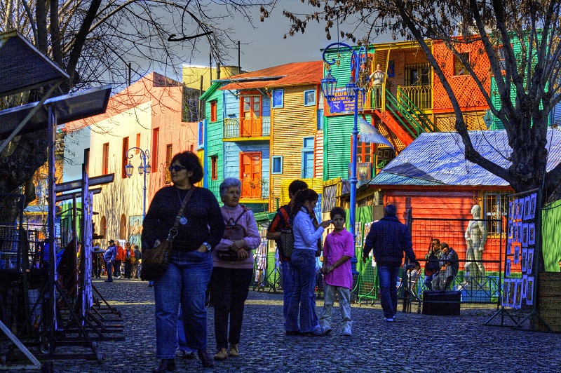 Turistas passeando em Caminito Buenos Aires