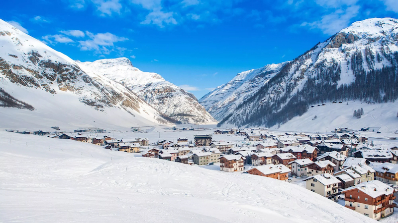 Vista para as Dolomitas em Livigno nos Alpes italianos