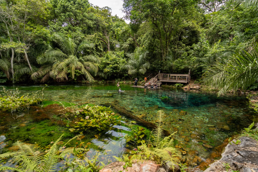 Flutuação na Nascente Azul