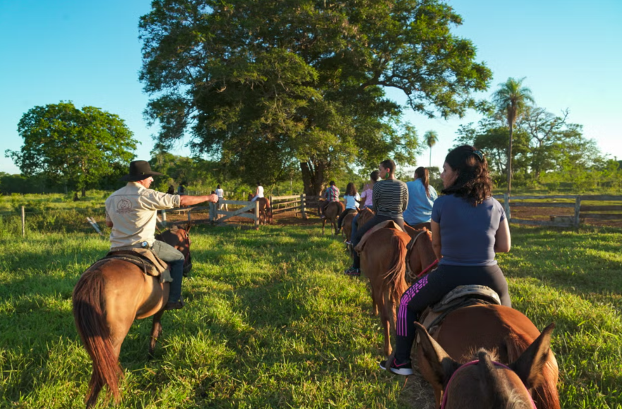 Passeio a cavalo pelas fazendas de Bonito