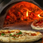 Pizzas no forno a lenha na Itália