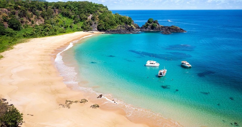 Praia do Sancho em Fernando de Noronha