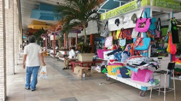 Comprar lembrancinhas no San Juan Shopping Center em Punta Cana