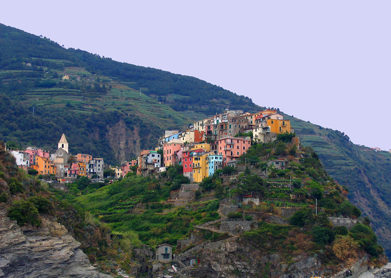 Vista da cidade de Corniglia em Cinque Terre