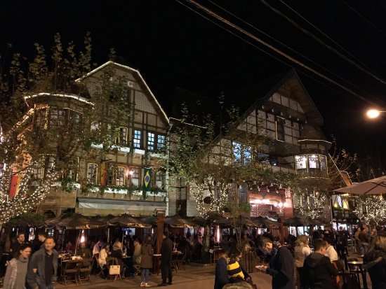 Baden Baden é um destino muito famoso para  o que fazer à noite em Campos do Jordão