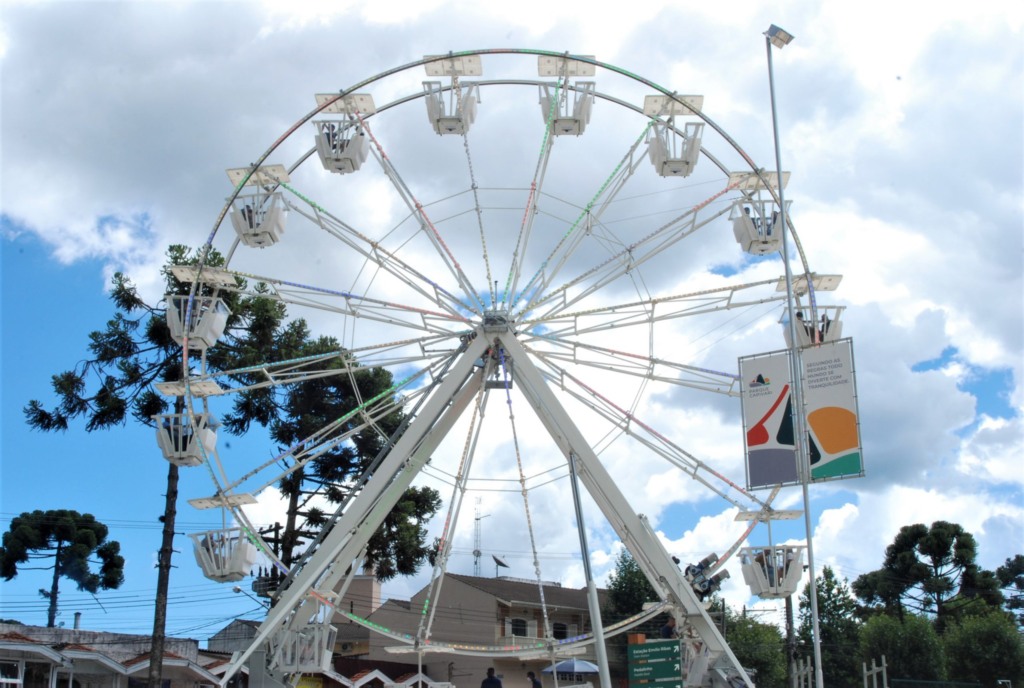 Roda-gigante no Parque Capivari