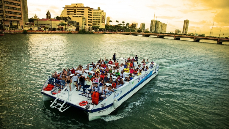 Passeio de Catamarã