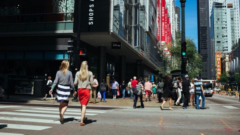 Pessoas na State Street em Chicago