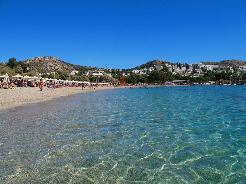 Praia de Vouliagmeni em Atenas