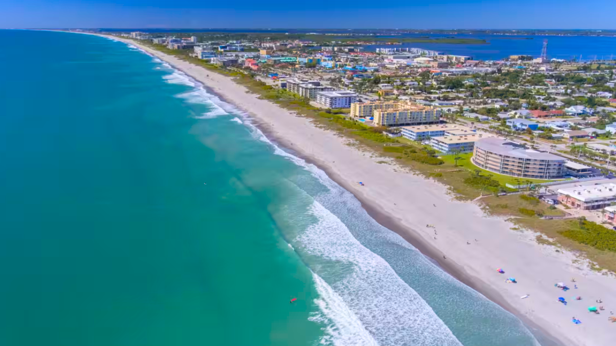 Vista da cidade de Cocoa Beach