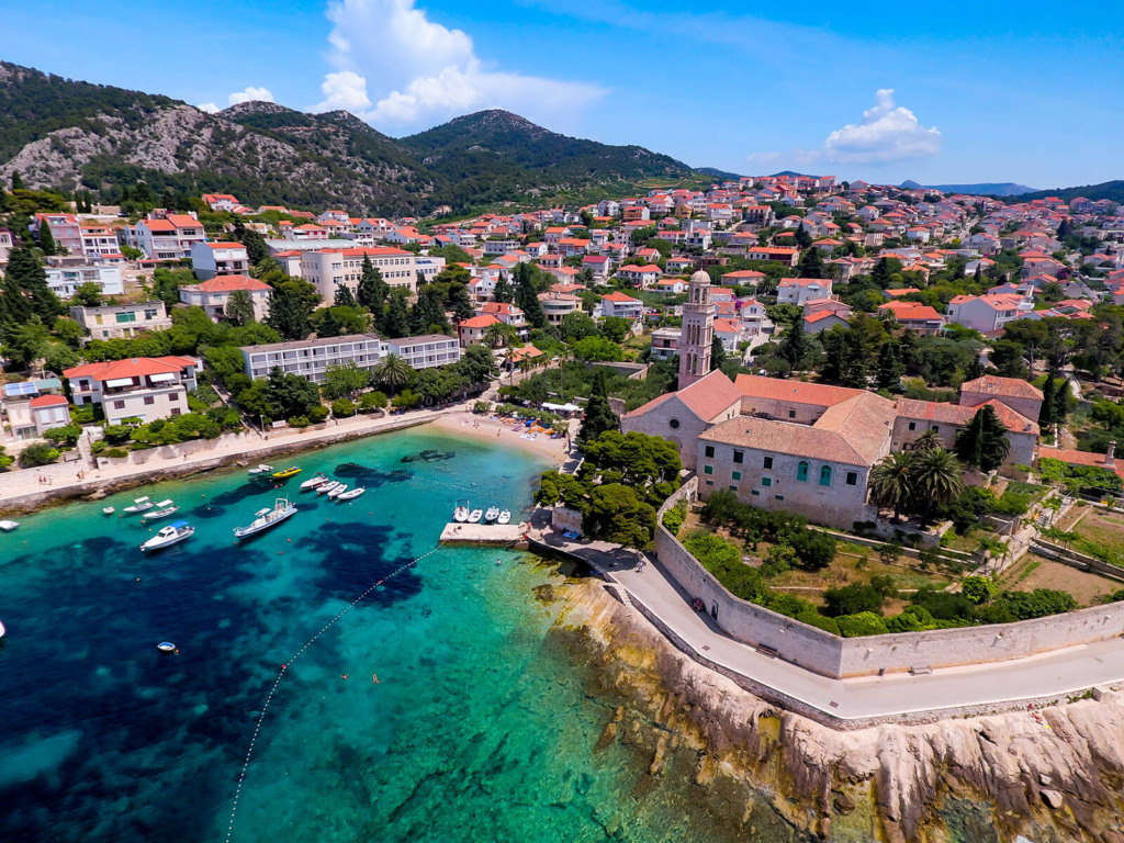 Ilha Hvar tem clima mediterrâneo na Croácia