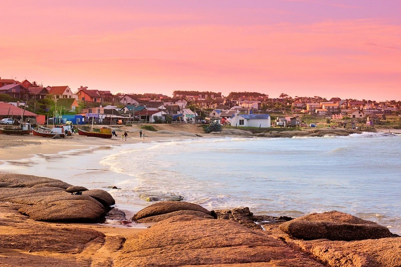 Pôr do sol em Punta del Diablo no Uruguai