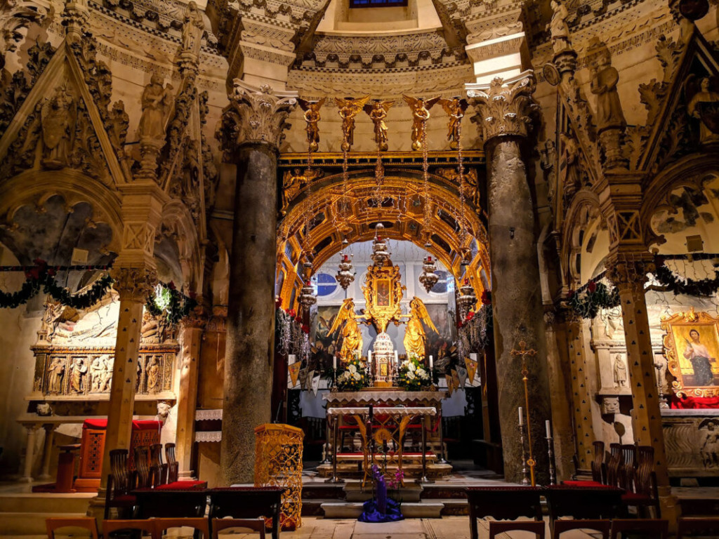 Interior da Catedral de São Domnius