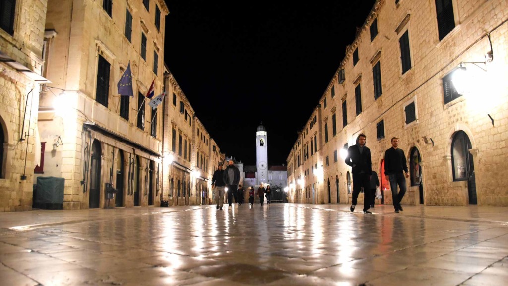 Centro Histórico de Dubrovnik à noite