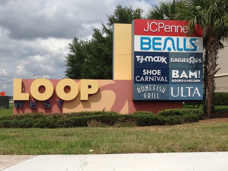 Entrada do outlet Loop West em Kissimmee