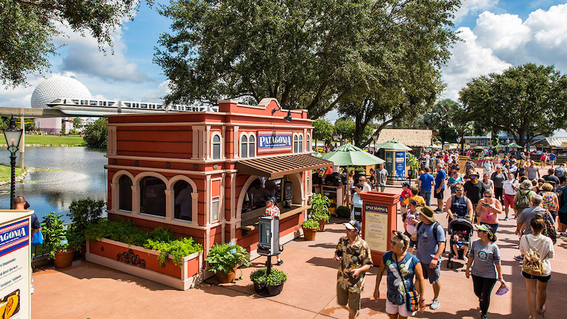 Estandes e visitantes no Epcot International Food & Wine Festival na Disney Orlando