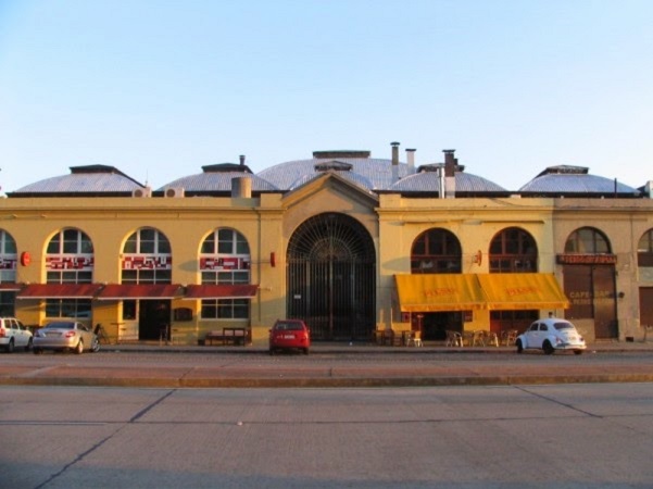 Fachada do Mercado del Puerto em Montevidéu