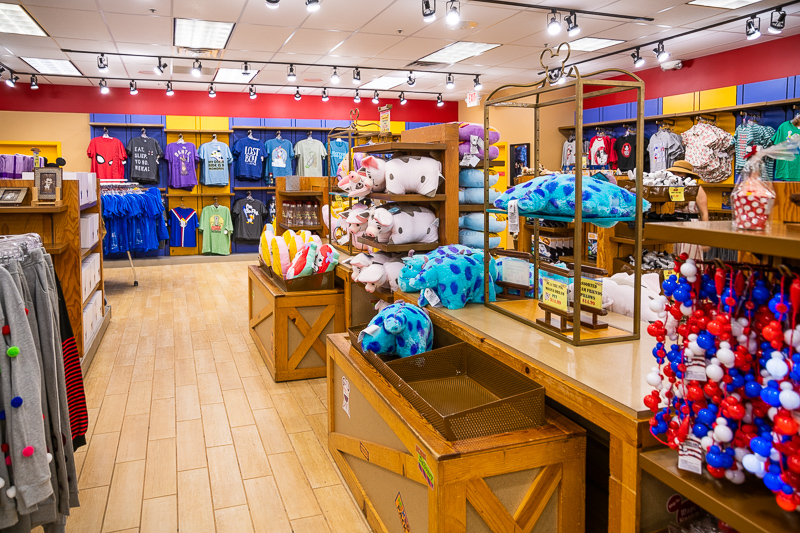 Interior do outlet Disney Character Warehouse em Orlando