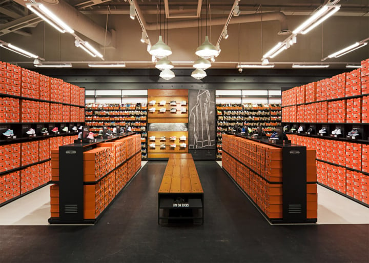 Interior da loja da Nike em Orlando