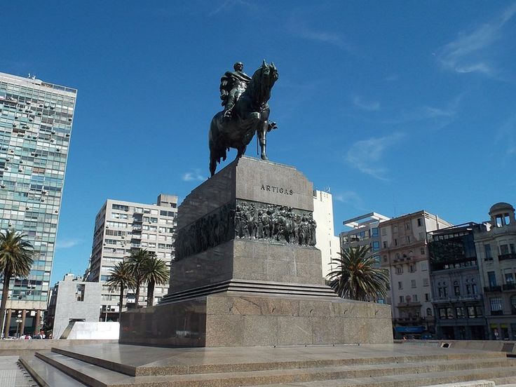 Monumento a Jose Artigas em Montevidéu no Uruguai