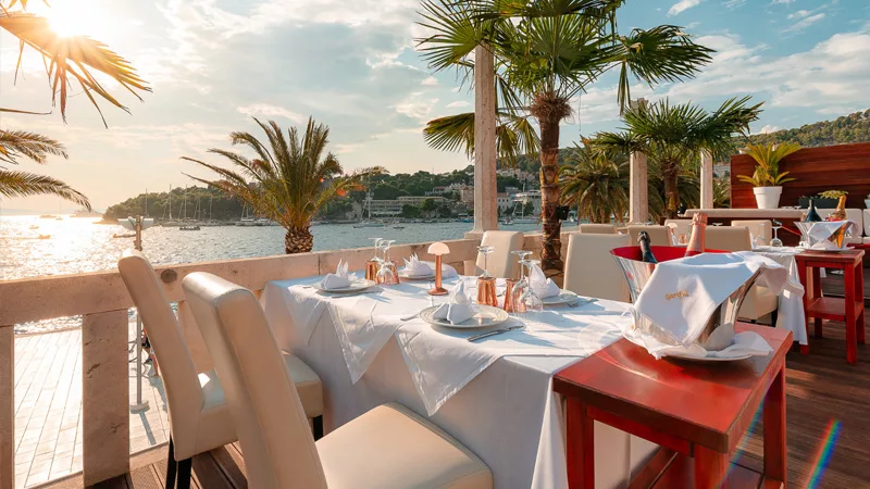 Cinco bons restaurantes em Hvar