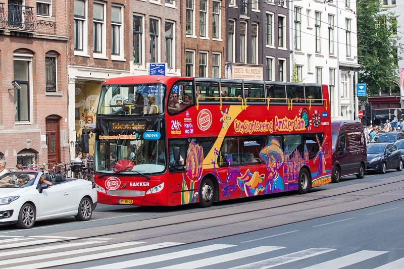 Ônibus turístico em Amsterdã