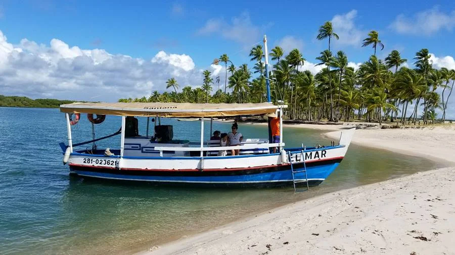 Passeio de barco por Boipeba