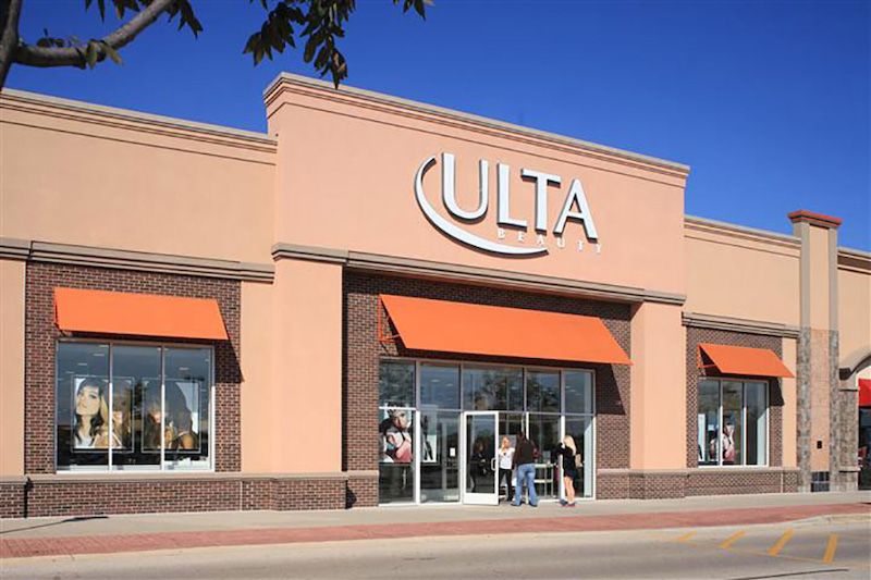 Clientes entrando na loja Ulta Beauty em Orlando