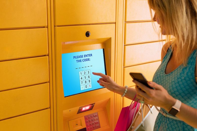 Digitando código no Amazon Locker