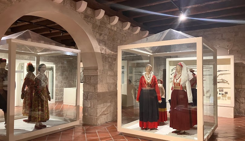 Trajes no Museu Rupe, em Dubrovnik