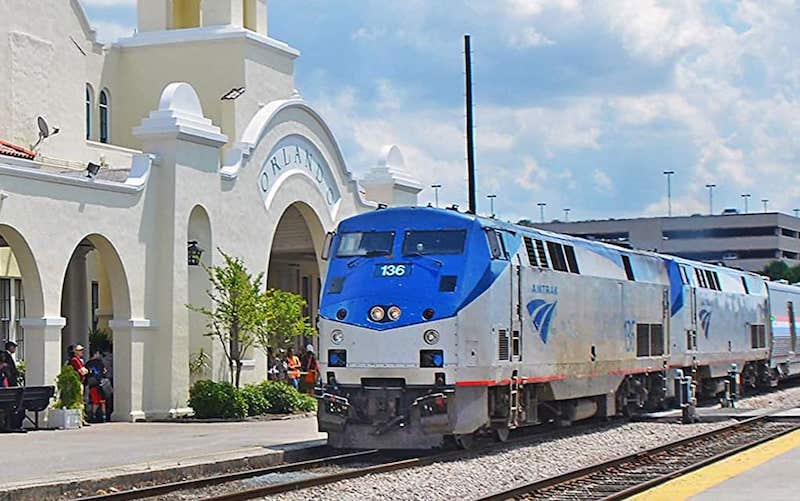 Trem da Amtrak na Estação de Orlando