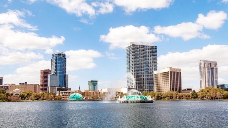 Vista para o lago e cidade de Orlando