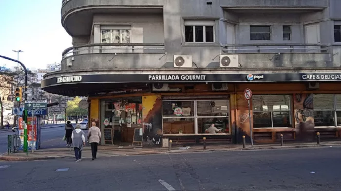 Comer chivito no El Gaucho em Montevidéu