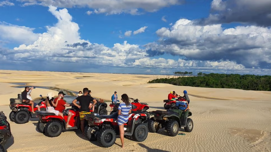 Passeio de quadriciclo pelos Lençóis Maranhenses