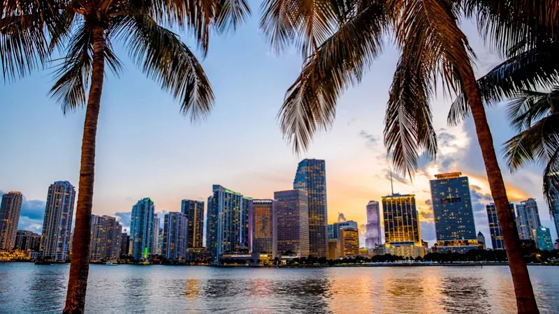 Paisagem do anoitecer na cidade de Miami