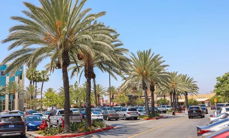 Estacionamento no Citadel Outlets na Califórnia