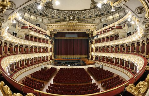 Teatro Petruzzelli em Bari