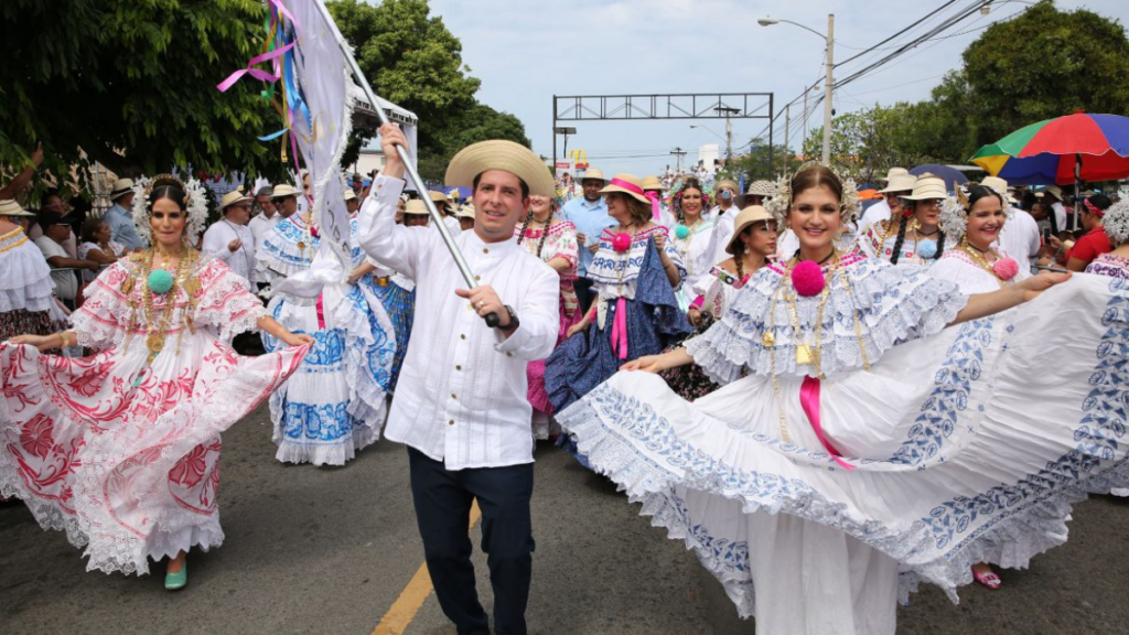 Desfile de las Mil Polleras